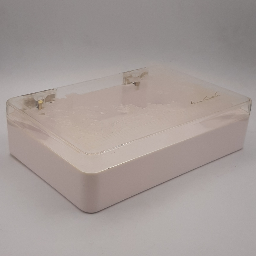 Vintage GLORIA VANDERBILT Plastic Keepsake Hinged Vanity Box Embossed Top